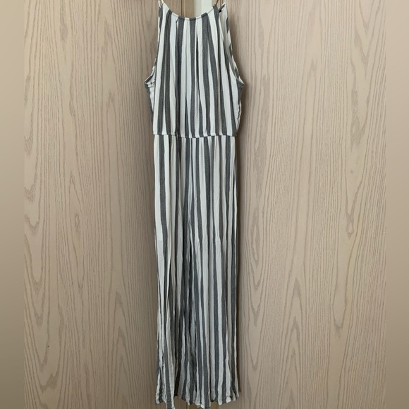 Jumpsuit - Picture 2 of 4